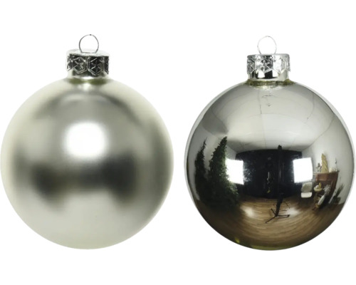 Zwei Christbaumkugeln
