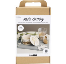 Kit créatif de moulage de résine dans un emballage en carton brun.