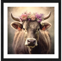 Gerahmtes Bild einer Kuh mit Blumenkranz
