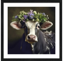 Gerahmtes Bild einer Kuh mit Blumenkranz