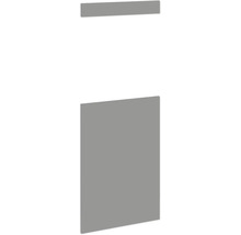 Porte d'armoire et plinthe