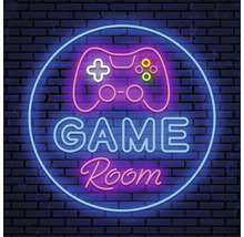 Enseigne lumineuse avec l'inscription Game Room et une manette de jeu sur un mur en briques