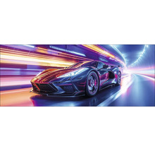 Sportwagen fährt durch einen beleuchteten Tunnel