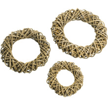 Trois couronnes décoratives en rotin