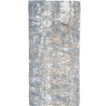 Einzelner Pflasterstein mit strukturierter Oberfläche