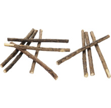 Pile de branches naturelles pour le jardin