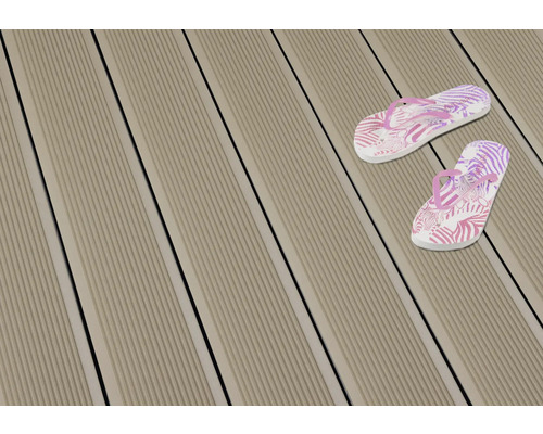 Lames de terrasse en composite de bois avec paire de tongs