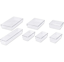 Plusieurs boîtes de rangement transparentes en plastique de différentes tailles