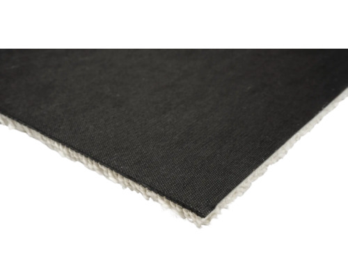 Detailansicht einer schwarzen Teppichfliese mit hellem Rand
