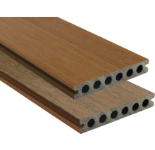 Zwei Terrassendielen mit Hohlkammern