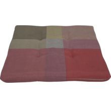 Quadratisches Sitzkissen mit Knopf