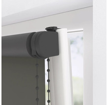 Detailansicht eines Rollos am Fenster