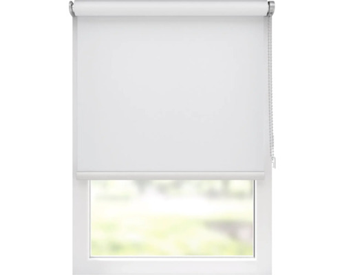 Weisses Rollo am Fenster zur Lichtregulierung