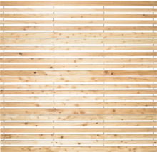 Clôture en bois avec des lattes horizontales pour la délimitation de la propriété