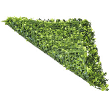 Kunstrasenmatte mit Pflanzen auf Kunststoffgitter