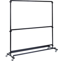 Rollbarer Kleiderständer aus Metall