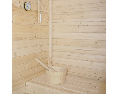 Holzsauna mit Holzeimer, Schöpfkelle, Sanduhr und Thermometer