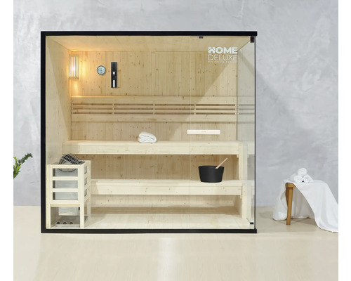 Sauna mit Holzbänken, Saunaofen, Lampe und Glasfront