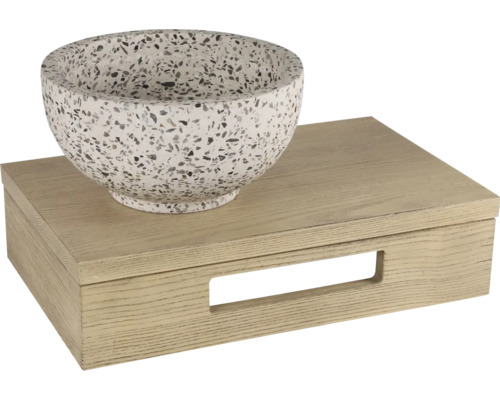 Dekoschale auf einer Holzbox für dekorative Zwecke