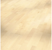 Heller Holzboden mit Dielenmuster.