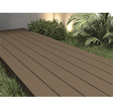 Lames de terrasse en composite bois dans l'espace extérieur