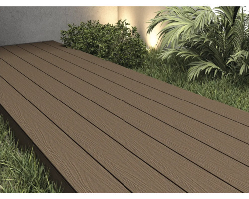Lames de terrasse en composite bois dans l'espace extérieur