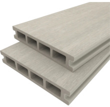 Zwei Terrassendielen aus Verbundmaterial