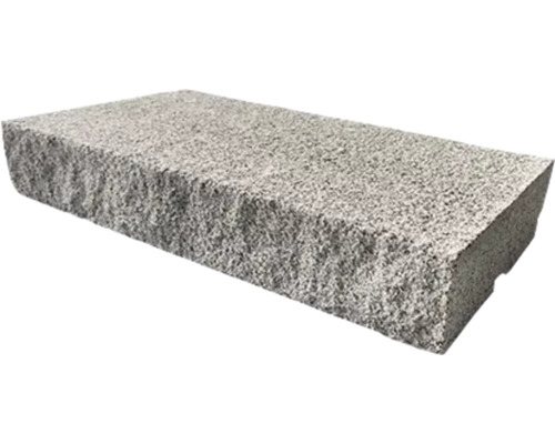 Une seule pierre de pavage.