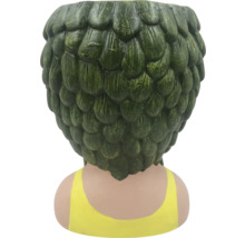 Blumentopf in Form eines Mädchens von hinten mit schuppenartigem Haar