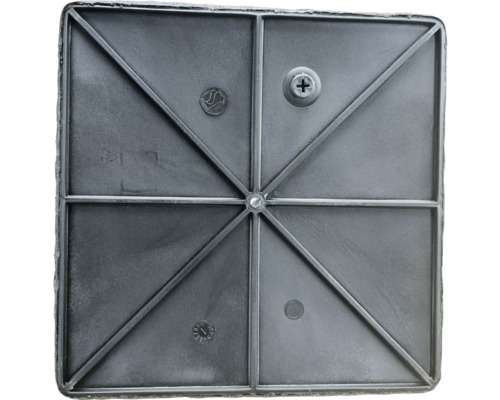 Dalle de terrasse carrée avec renforts