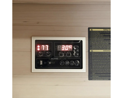 Bedienfeld einer Sauna mit Digitalanzeige und Sicherheitsinformationen