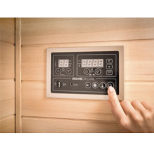 Bedienfeld einer Home Deluxe Sauna mit digitaler Anzeige und verschiedenen Steuerungselementen