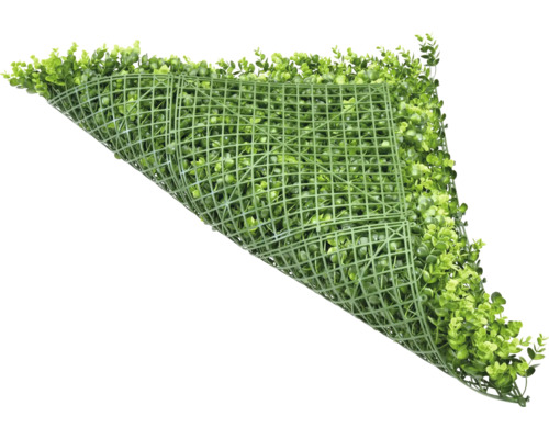 Kunstrasenmatte mit grünen Blättern