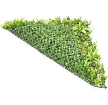 Künstliche Pflanzenmatte mit verschiedenen grünen Pflanzen