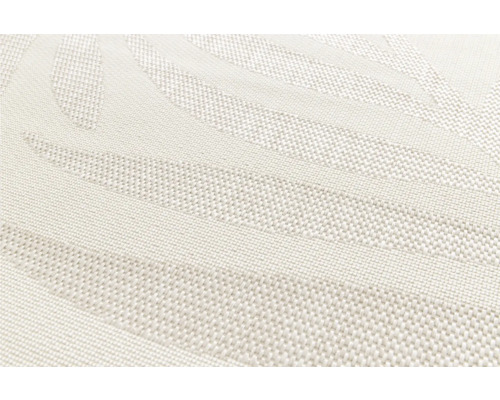 Detailansicht eines hellen Teppichs mit geometrischem Muster