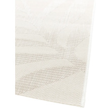 Detailansicht eines hellen Teppichs mit geometrischem Muster