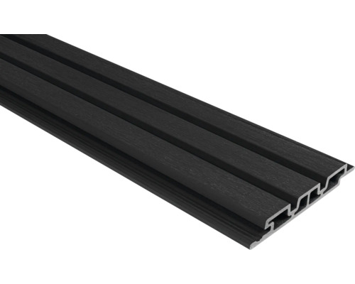 Dunkle Fassadenverkleidung aus Kunststoff