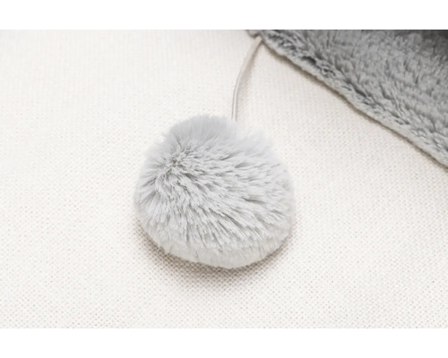 Balle en peluche grise sur un jouet pour chat