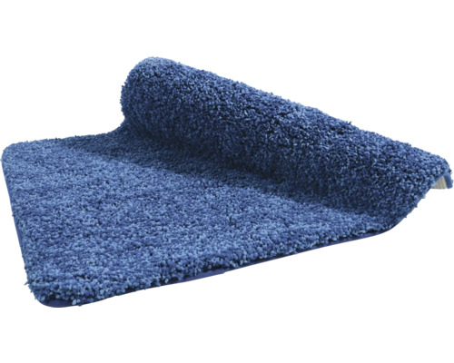 Teppich mit hohem Flor, teilweise aufgerollt