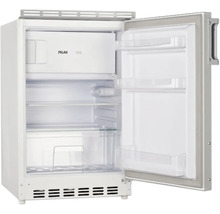 Geöffneter, weisser Kühlschrank mit Regalen und Gefrierfach.