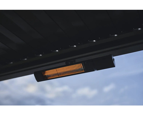 Deckenheizstrahler im Aussenbereich montiert