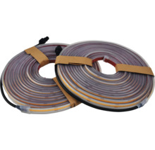 Deux rouleaux de ruban lumineux LED néon flexible pour la décoration.