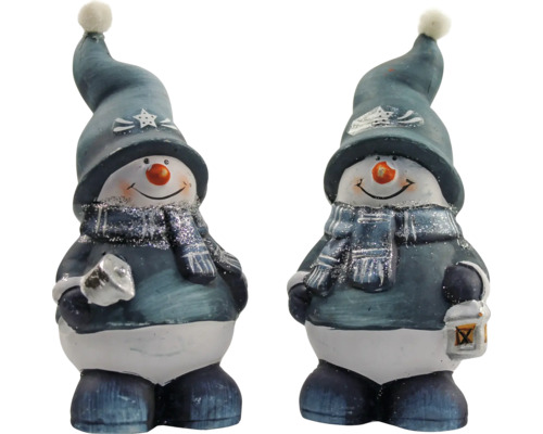 Zwei dekorative Schneemannfiguren mit Mützen und Schals