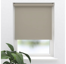 Beige Fensterrollo im geschlossenen Zustand.
