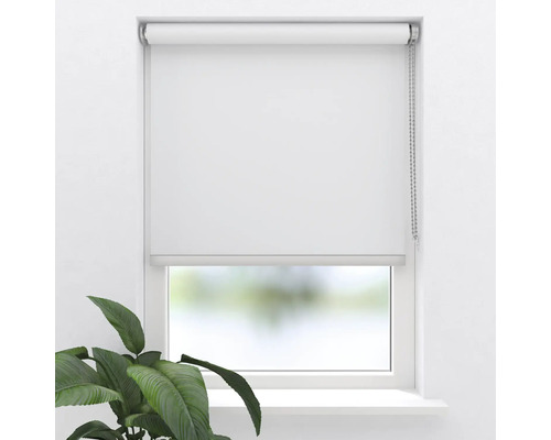 Fenster mit montiertem Rollo für den Innenbereich