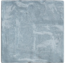 Quadratische Bodenfliese mit strukturierter Oberfläche