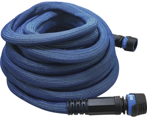 Aufgerollter flexibler Gartenschlauch mit Anschlüssen