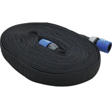 Aufgerollter Gewebeschlauch mit Schlauchkupplungen