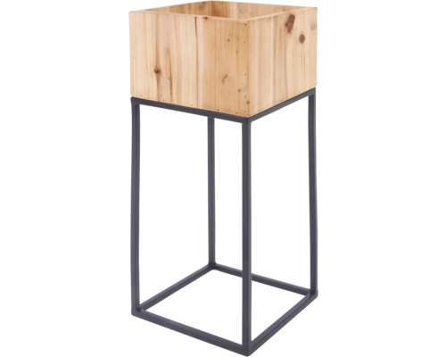 Pflanzgefäß aus Holz auf einem Metallgestell