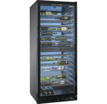 Cave à vin avec façade en verre et plusieurs bouteilles de vin